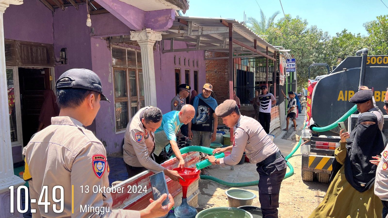 Desa Hijrah Lape Kebagian Air Bersih dari Polres Sumbawa 