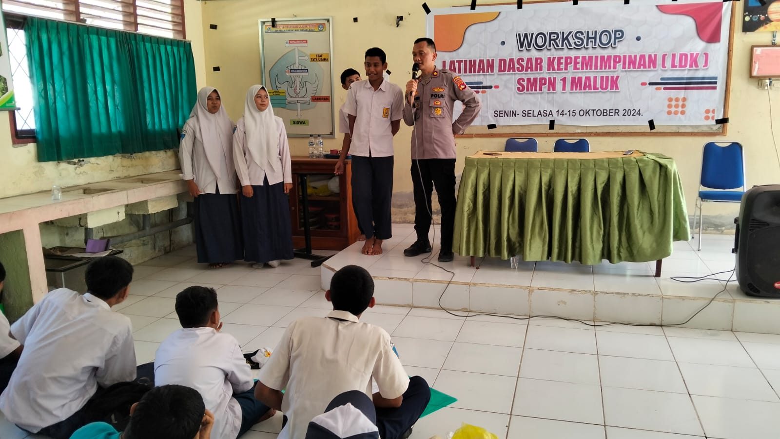 Siswa SMPN 1 Maluk dapat Latihan Kepemimpinan  dari Polsek Maluk