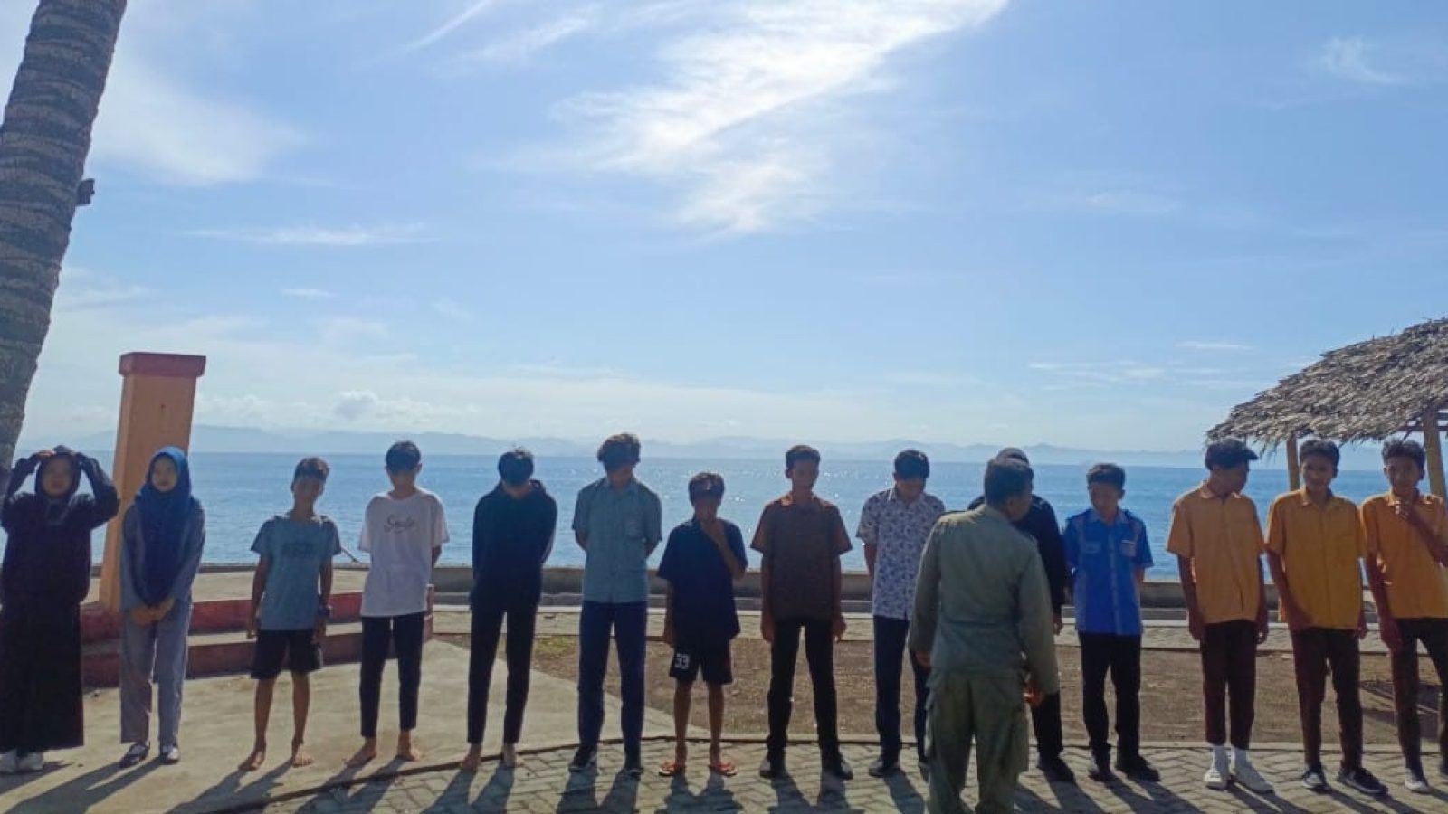 Bolos Sekolah, Belasan Pelajar Diamankan PolPP di Pantai Suryawangi