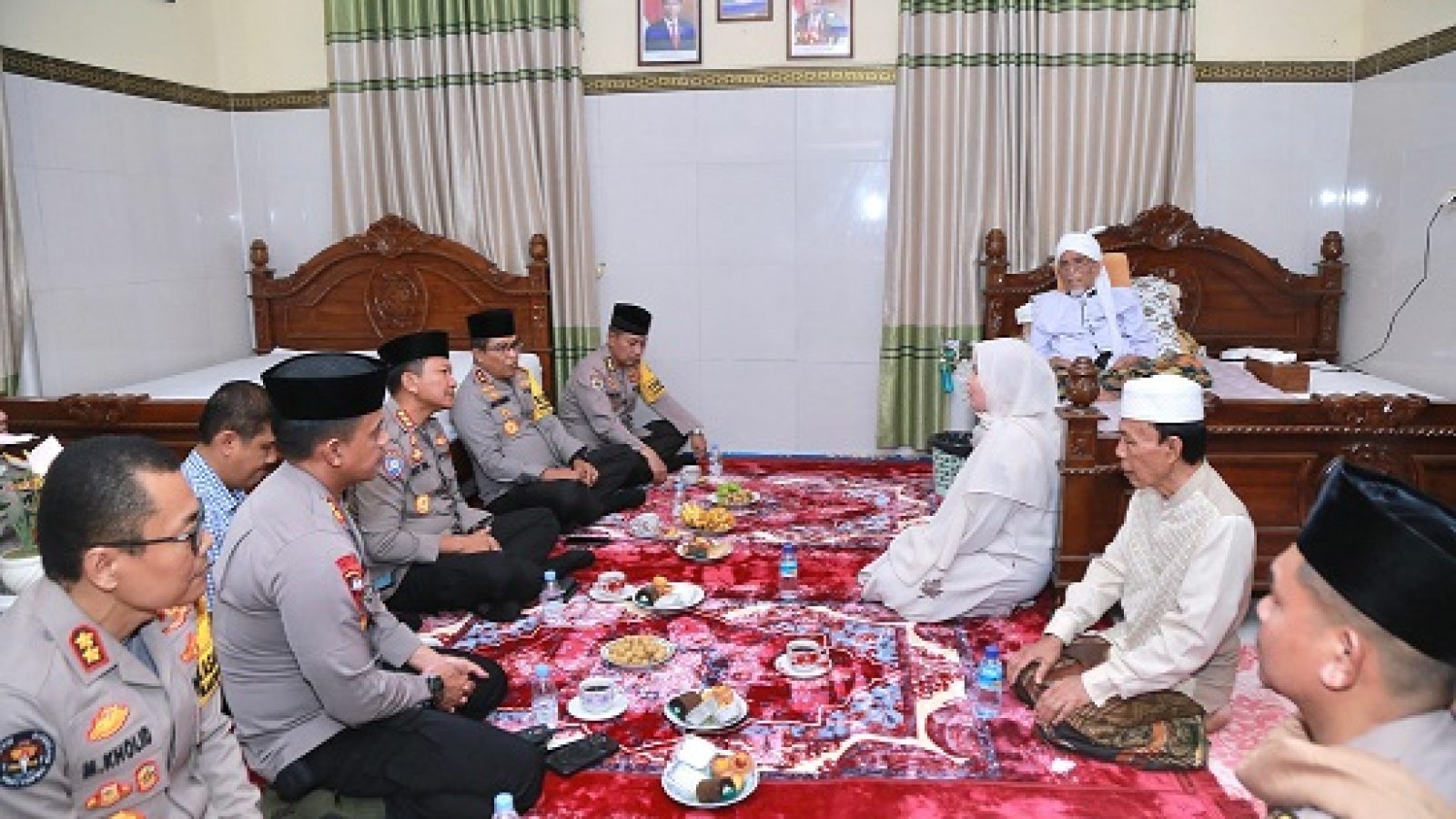Harap Hubungan Kepolisian dan Ulama Terjalin Erat, Kapolda NTB Sambangi Ponpes Qamarul Huda Bagu