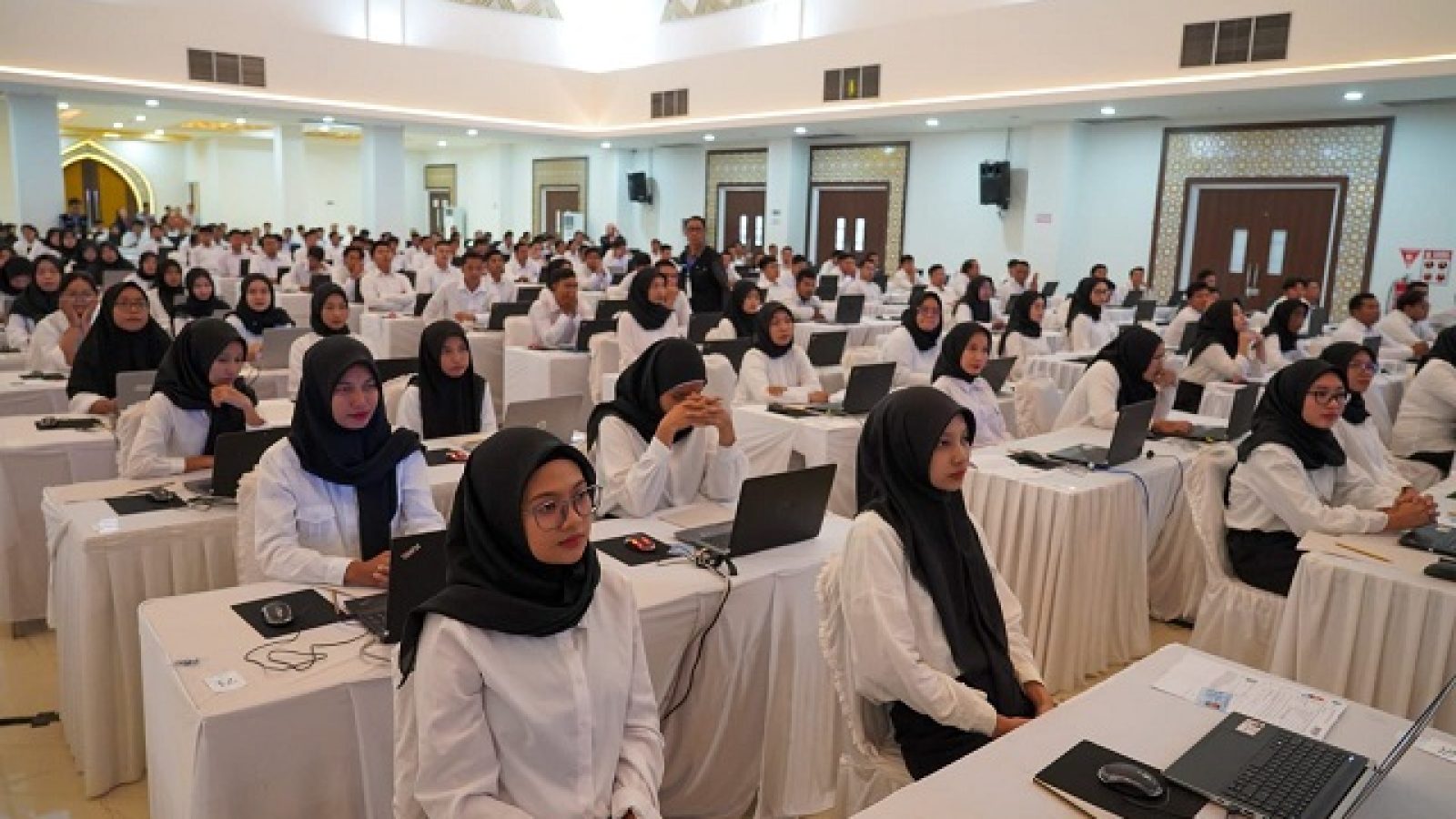 Ribuan Peserta Ikuti SKD di Asrama Haji, Sekda NTB Beri Semangat