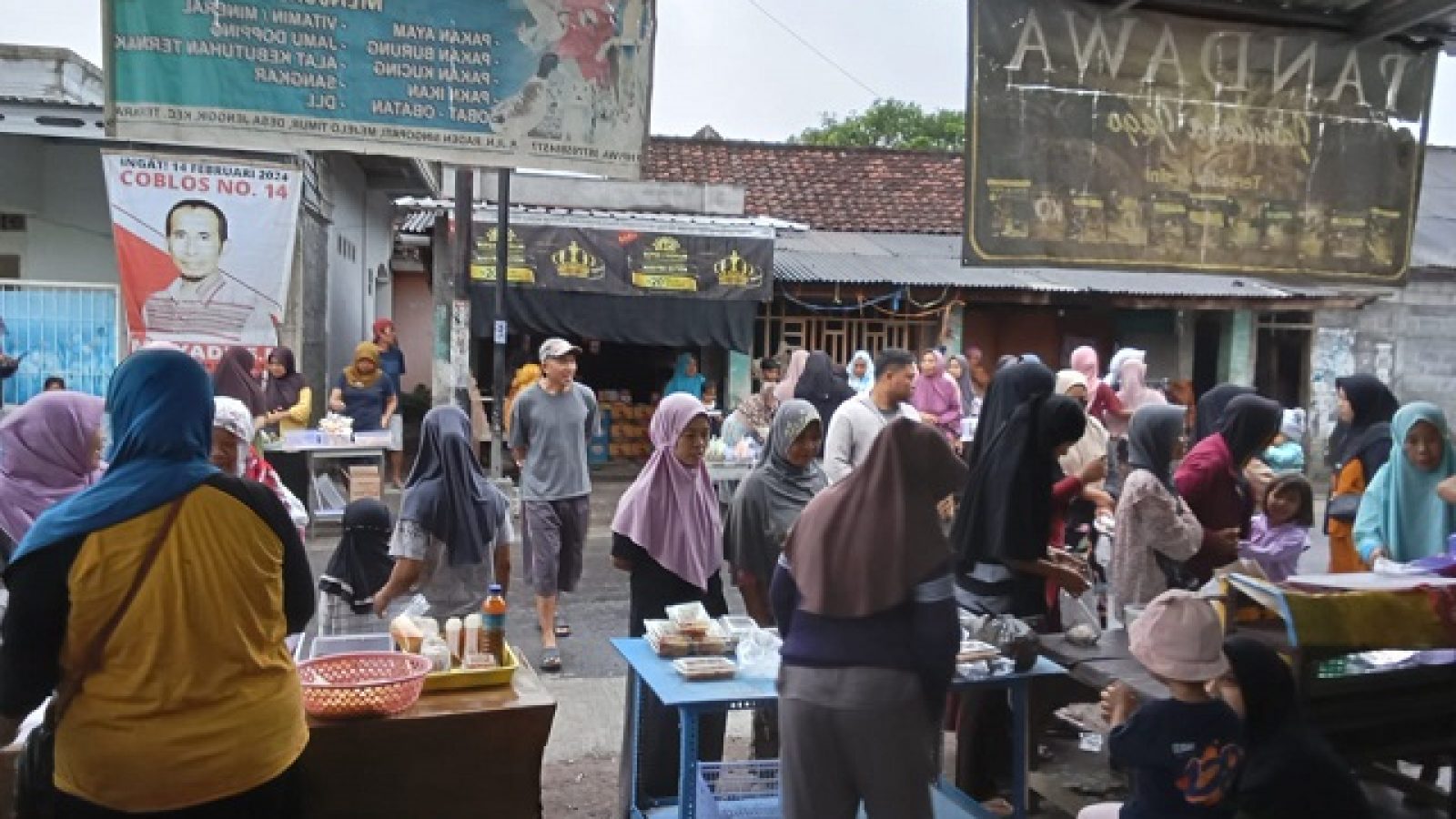 Pasar Lokal Digagas Ibu – ibu PEKKA Di Jenggik, Tawarkan Aneka Jajan Tradisional