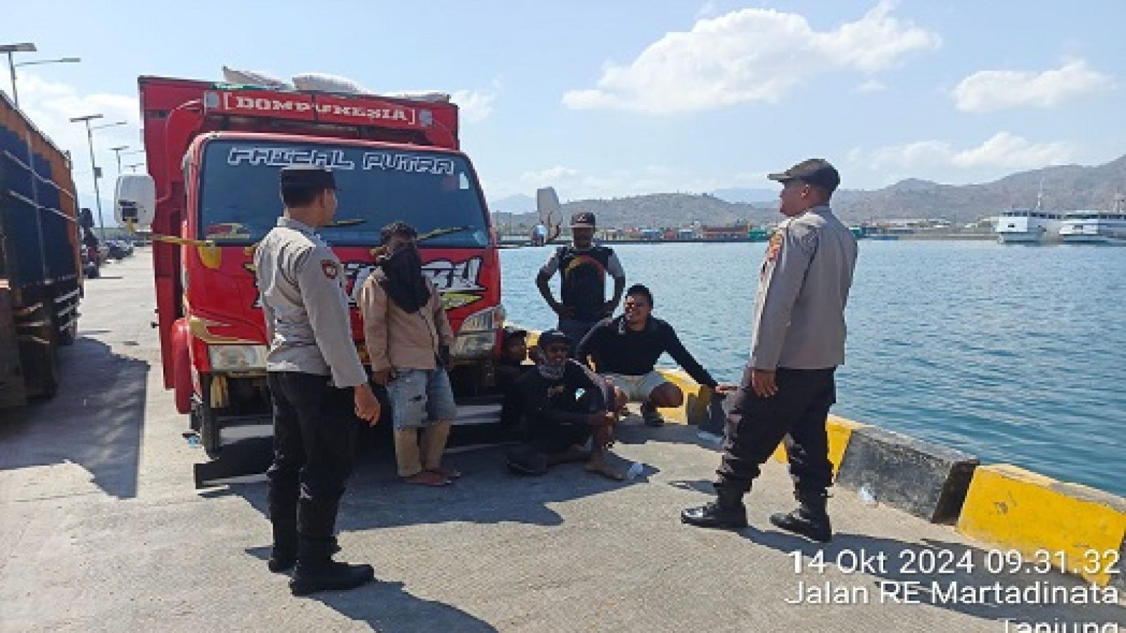 Polsek Kawasan Pelabuhan Laut Bima  Patroli di Area Dermaga