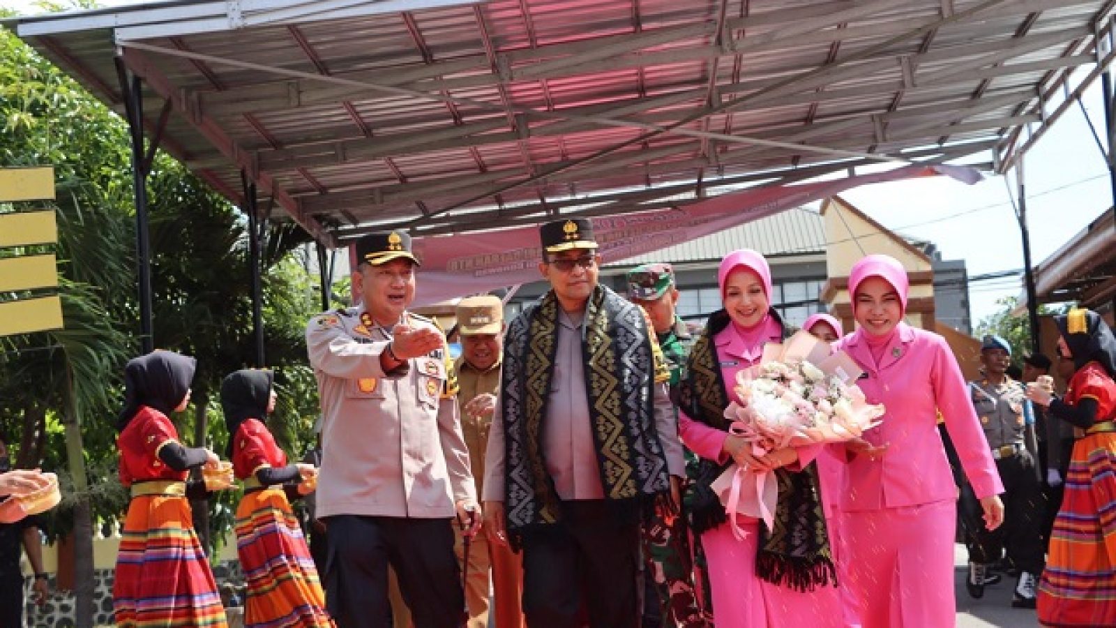 Kunker ke Mako Polres Bima Kota, Kapolda  NTB Disambut Tari Wura Bongi Monca 