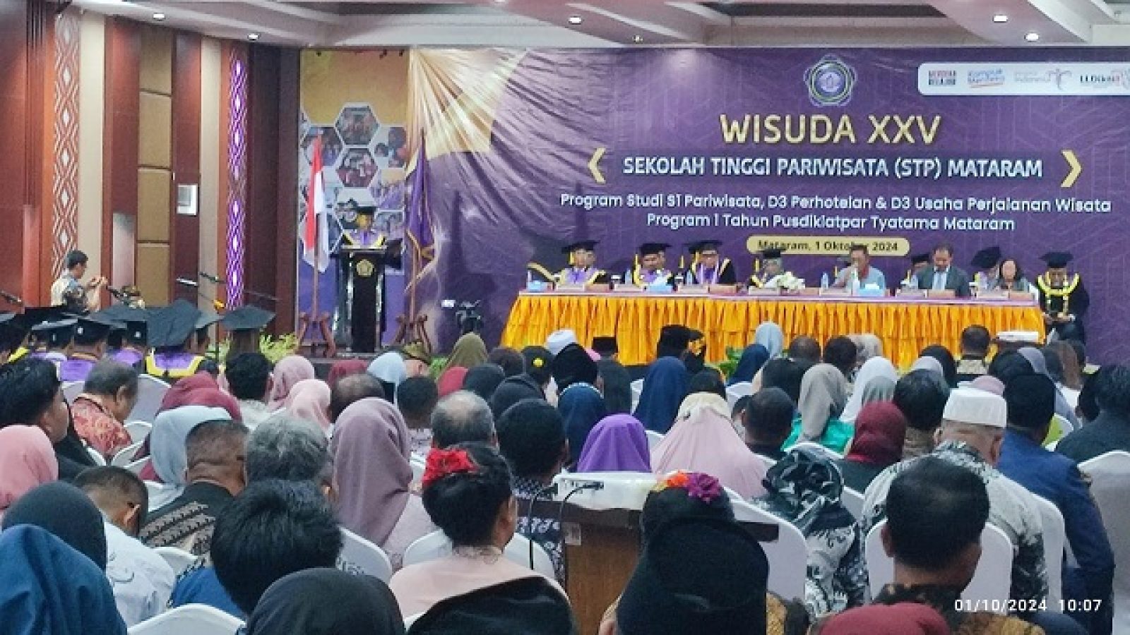 Wisuda  XXV, Kadis Pariwisata NTB Puji  STP Mataram dengan Pantun