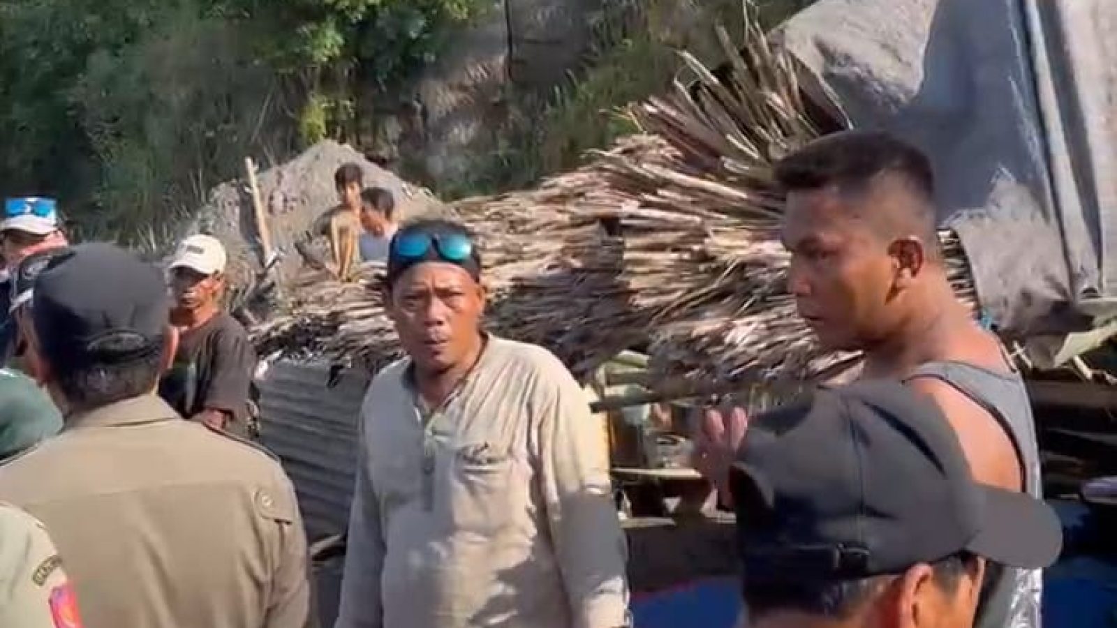 Lima Lokasi Tambang di Lombok Timur Dirusak dan Dibakar Warga