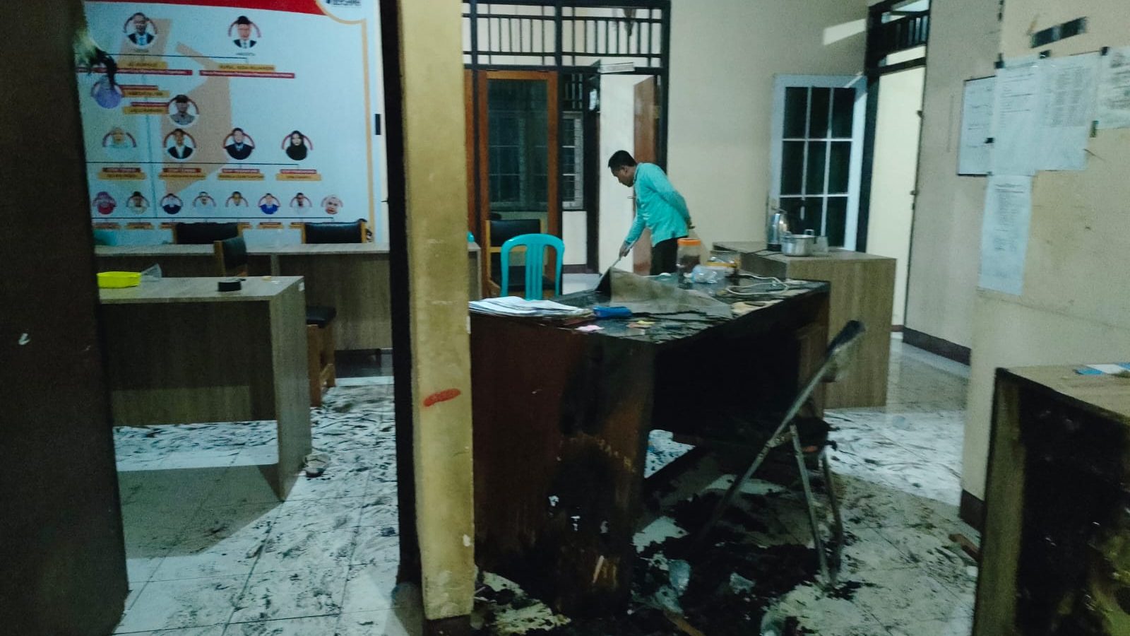Kantor Panwascam Selong Terbakar