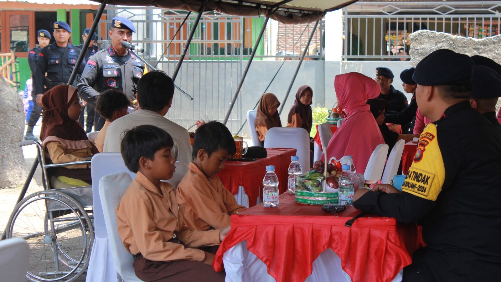 Makan Bergizi Gratis Pelajar SD, Sat Brimob Polda NTB Gelar Dapur Lapangan