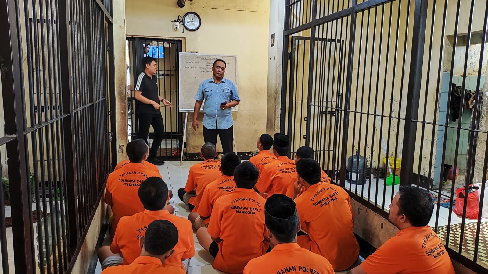 Sat Resnarkoba Polres Sumbawa Barat Sosialisasi Bahaya Narkoba kepada Tahanan