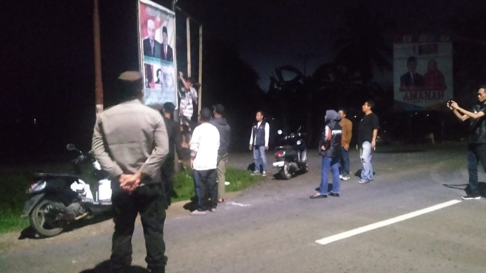 Polsek dan Koramil Taliwang Dampingi Penertiban APK Pilkada 2024