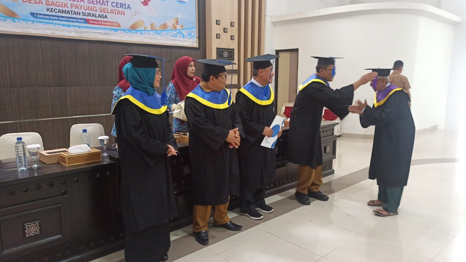 PJ Bupati Lombok Timur Wisuda Sekolah Lansia, Dorong Literasi di Semua Usia