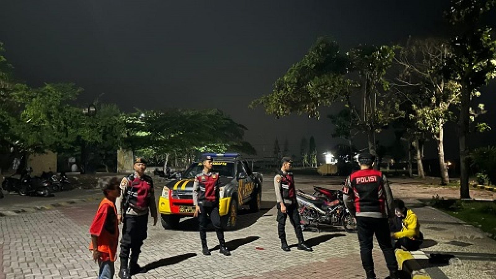 Patroli Fajar Humanis Polres Loteng Cegah Aksi Kriminalitas Dini Hari