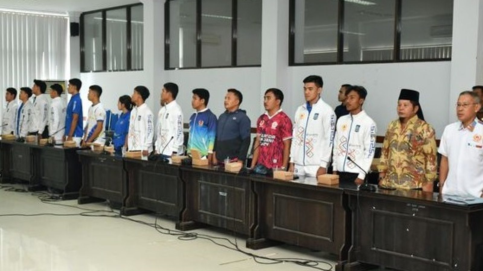 Gelontor Penghargaan kepada Peraih Medali PON XXI, Pj Bupati Lotim Ajak Pantau Pembinaan Para Atlet