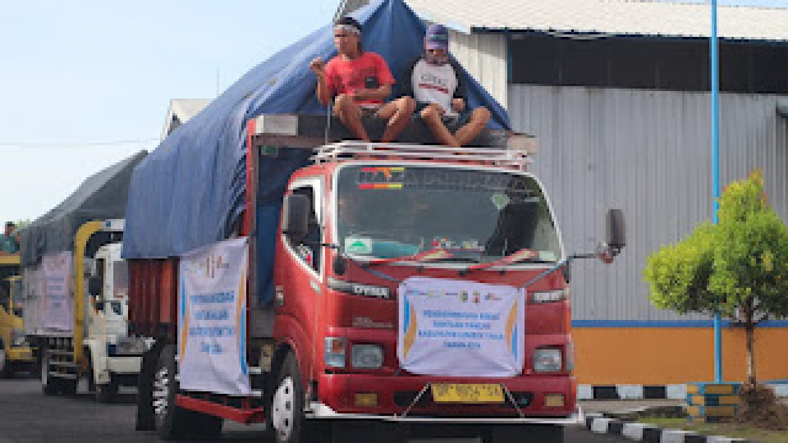 Bulog Lombok Timur Salurkan 1.558 Ton Beras Untuk 155.802 Kepala Keluarga