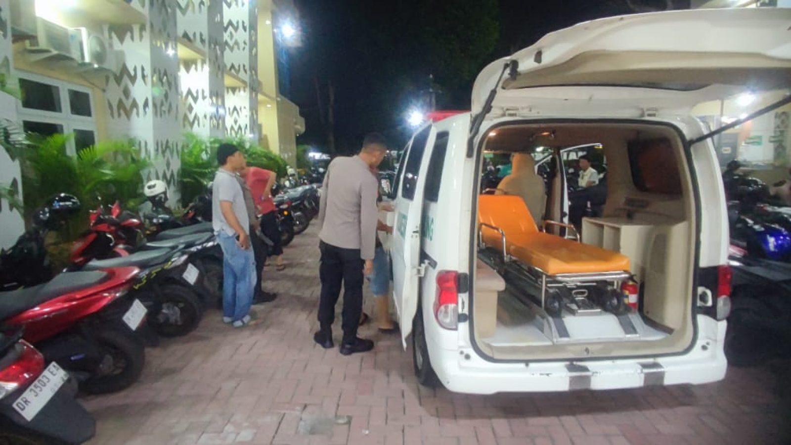 Mr X Ditemukan Mengambang di Pantai Malimbu