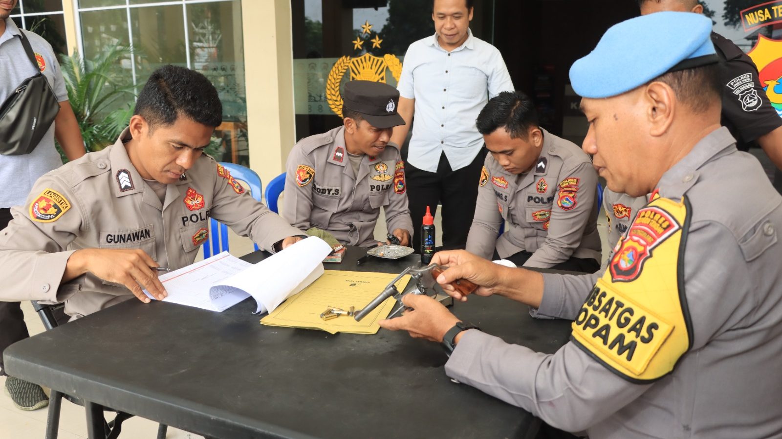 Cegah Penyalahgunaan, Polres Loteng Lakukan Pemeriksaan Senpi Berkala.