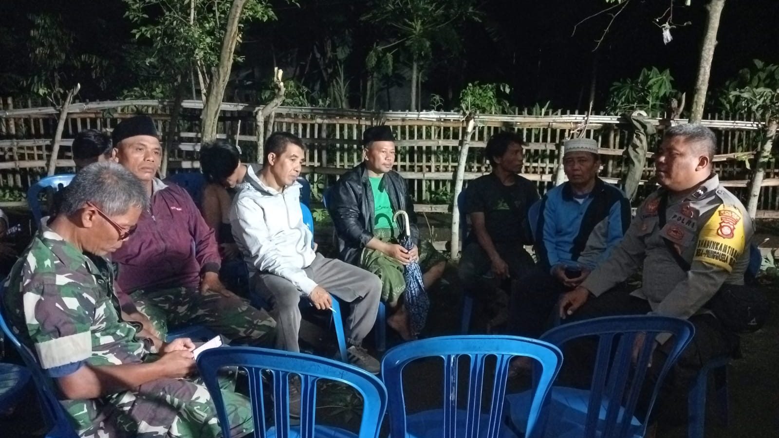 Pemotor Tewas Tertimpa Pohon Kelapa