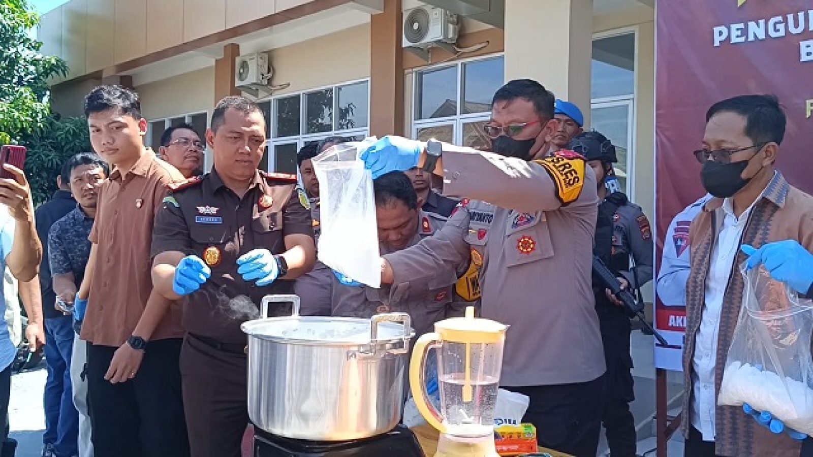 Polisi Musnahkan 5,23 Kilogram Sabu, Pelaku Narkoba Terancam Hukuman Mati