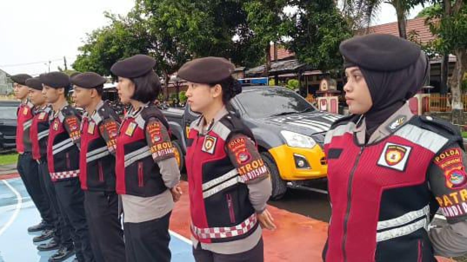 Ditsamapta Polda NTB Sisir Pantai Penghulu Agung