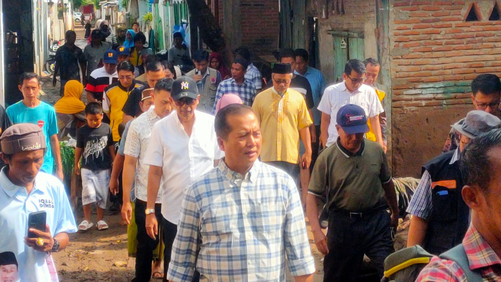 Gubernur NTB Terpilih Serahkan Bantuan untuk Korban Banjir Kota Bima