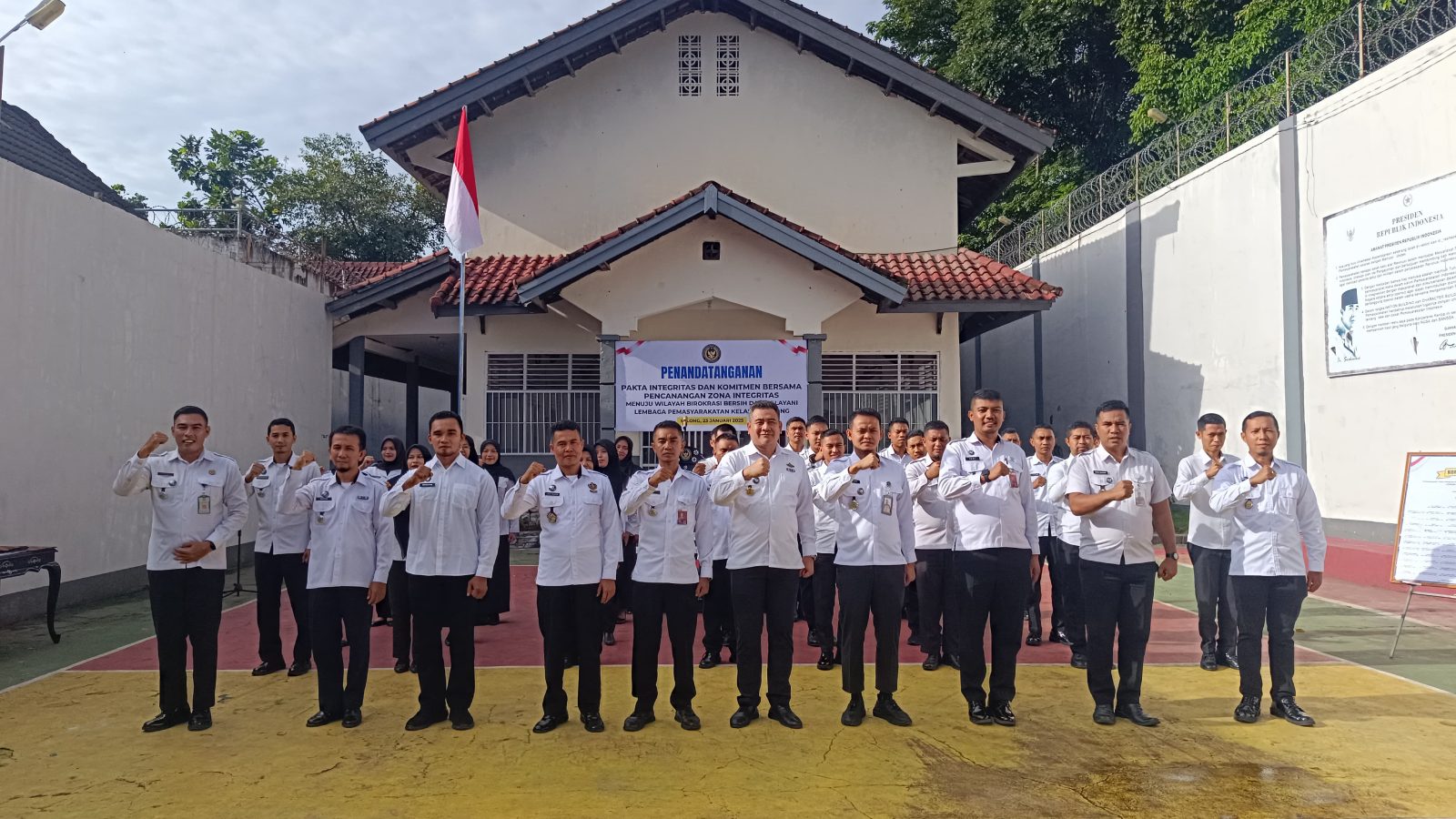 Lapas Selong Gelar Penandatanganan Pakta Integritas dan Komitmen Bersama Pencanangan Zona Integritas Tahun 2025