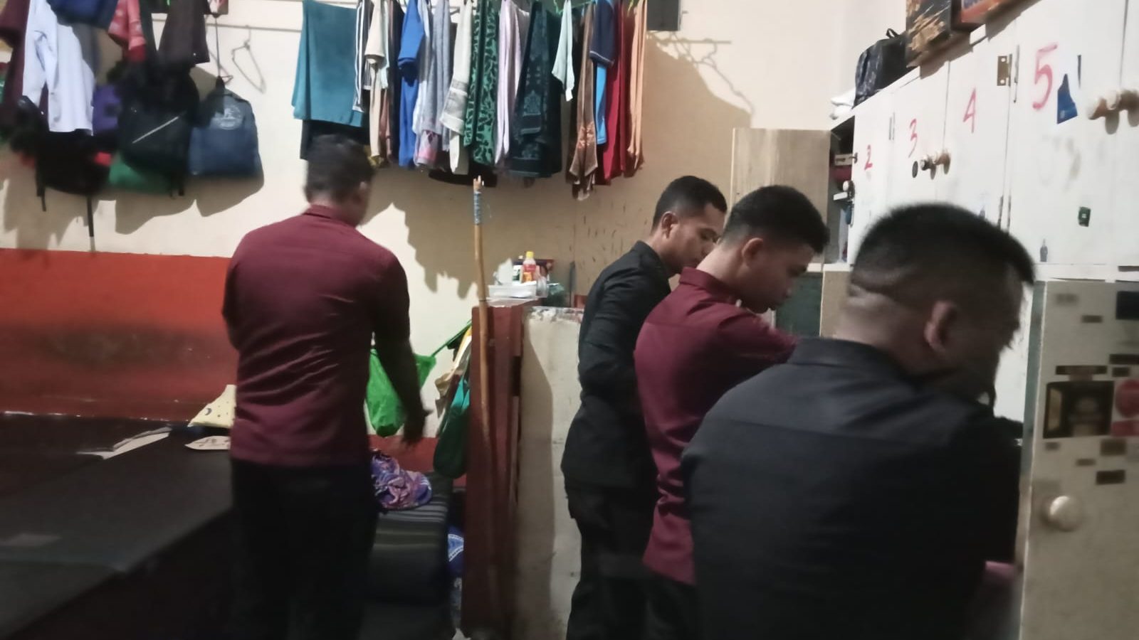 Lapas Kelas II B Selong Digeledah, Puluhan Barang Terlarang Disita