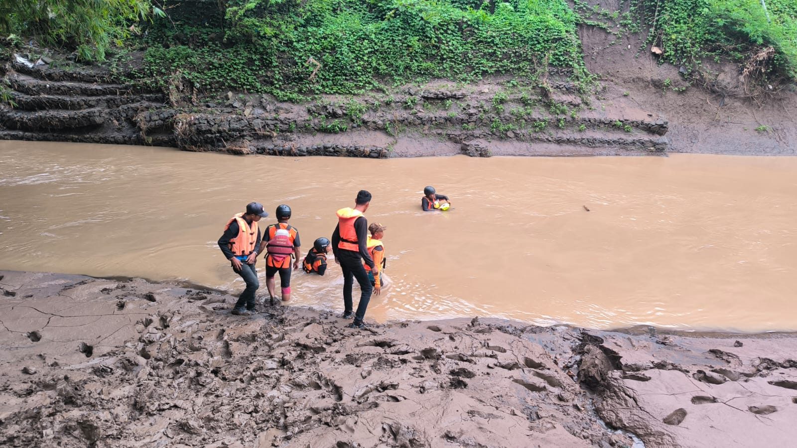 Upaya Pencarian Korban Hilang Terseret Arus Sungai Soa Masih Berlangsung