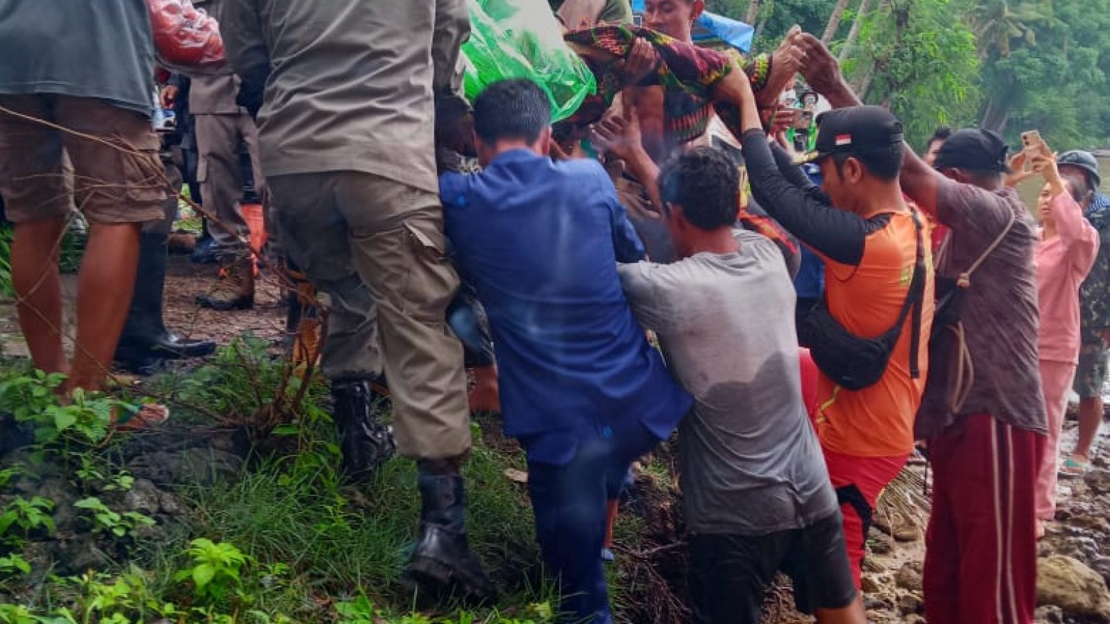 Tragedi Sungai Brang Tarum, Ditpolairud Polda NTB Lakukan Operasi SAR di Sumbawa