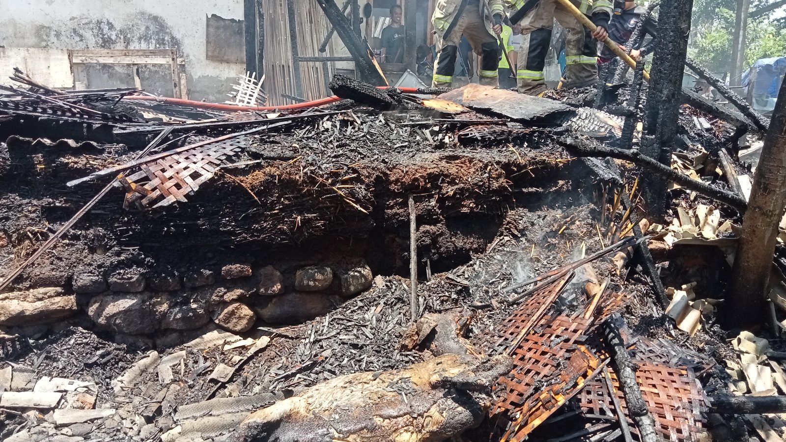 Kandang dan Kambing Warga di Desa Perigi Ludes Terbakar