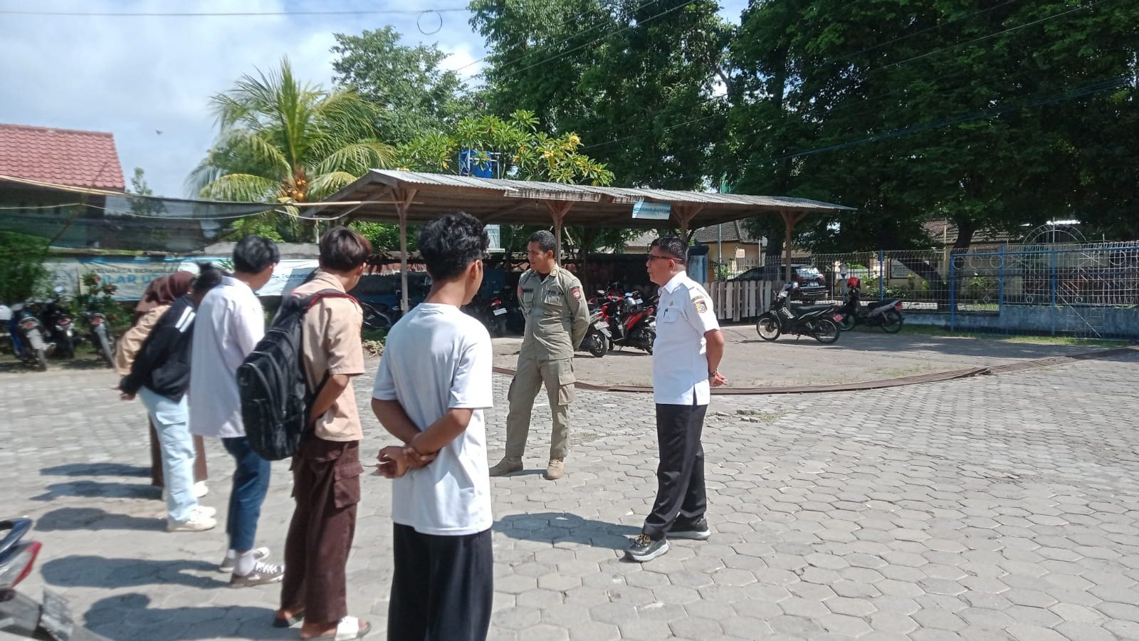 Bolos Sekolah, Pelajar Asal Lombok Tengah Bolos hingga Lombok Timur