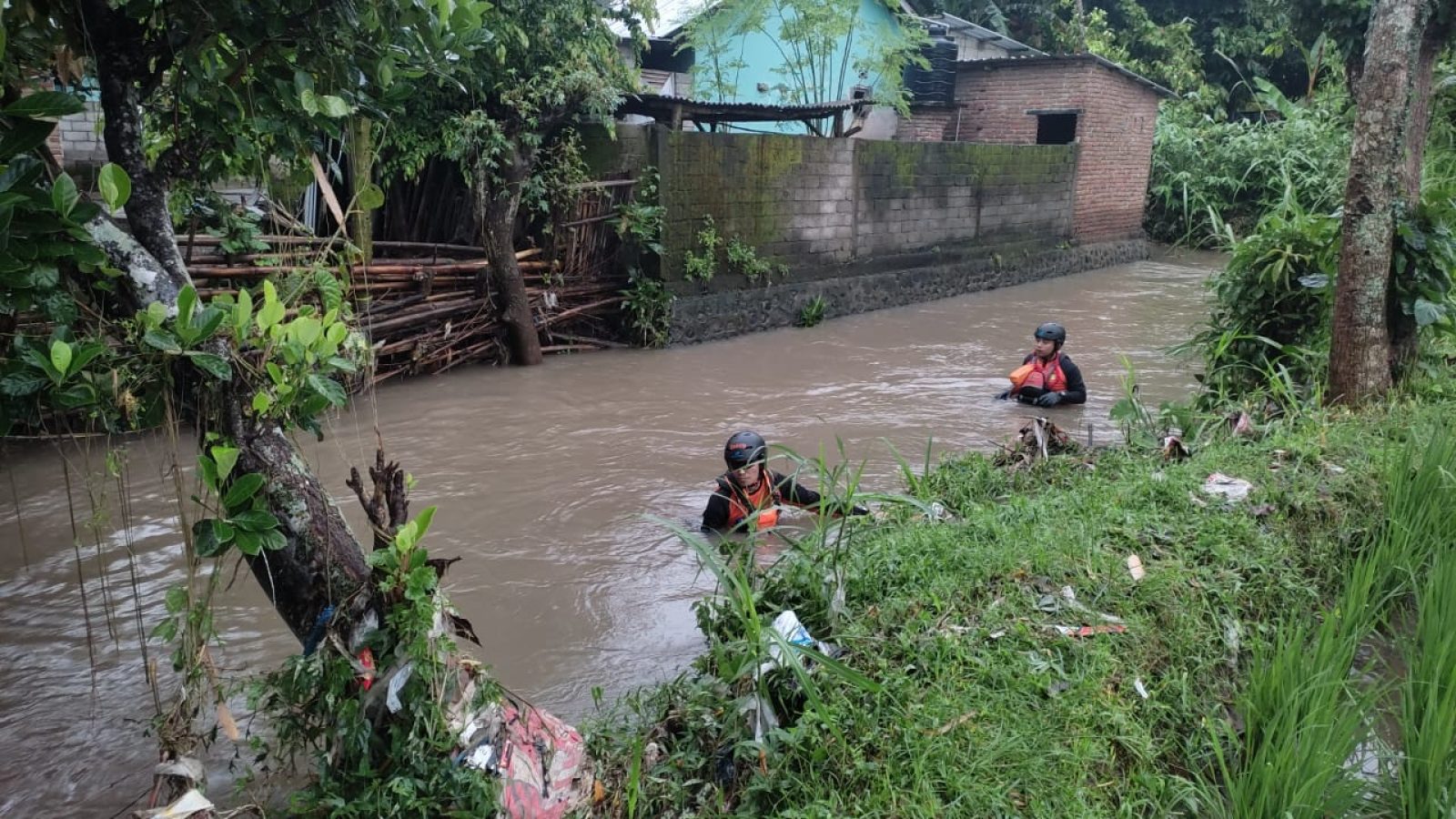 Remaja yang Hilang Terseret Banjir di Lombok Tengah Ditemukan Meninggal Dunia