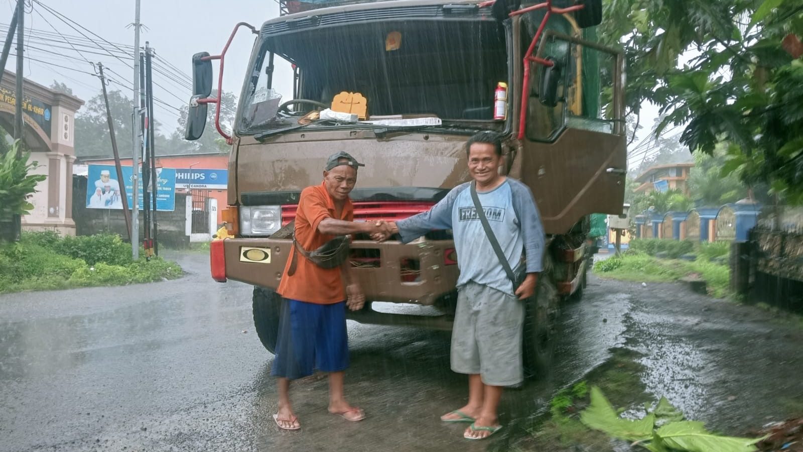 Rem Blong, Truk Fuso Tabrak Mobil Engkel