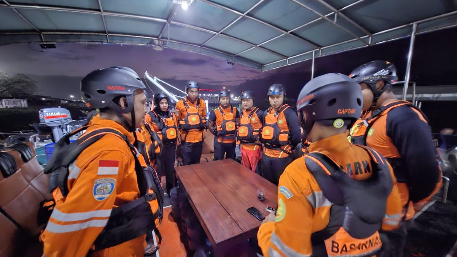 Alami Kerusakan Mesin, Kapal Bermuatan Pupuk Ditarik ke Pelabuhan Lembar