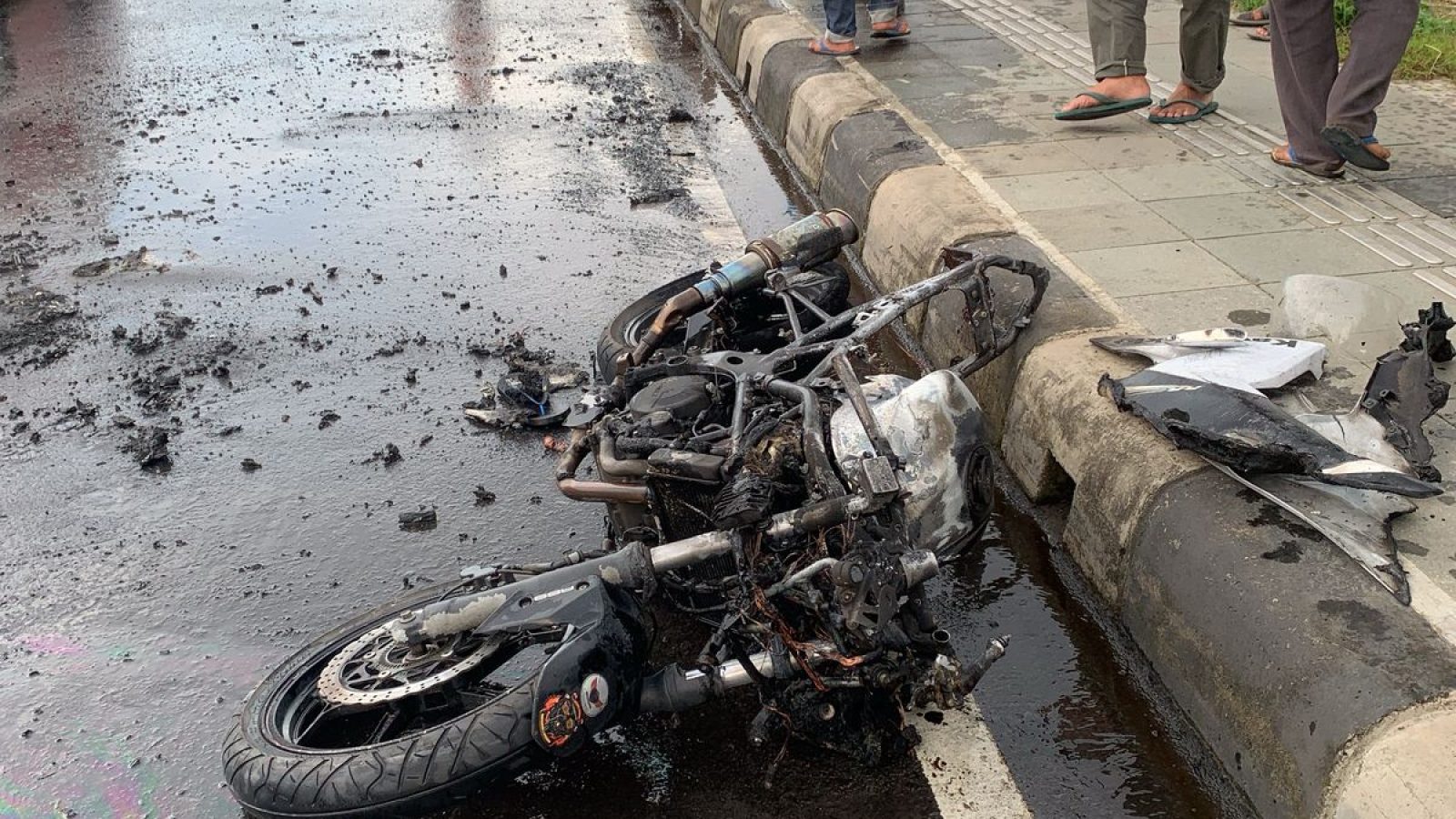 Kecelakaan Beruntun di Jalan Raya Tanjung: Pengendara Alami Luka-luka