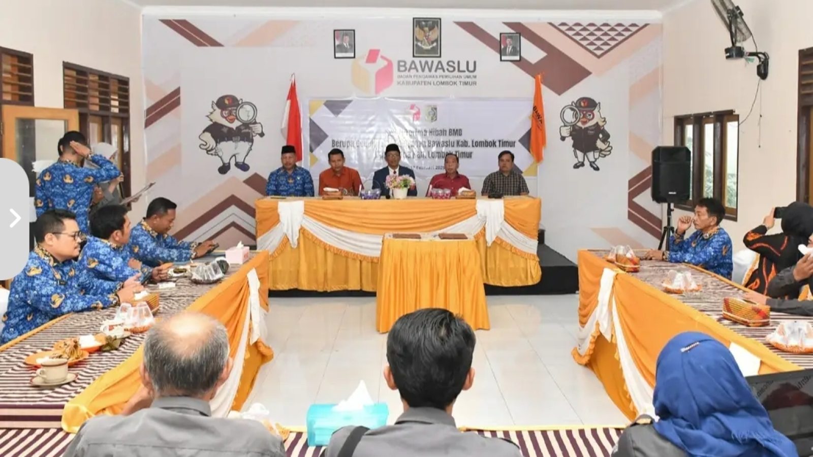 Pemkab Lotim Serahkan Hibah kepada Bawaslu