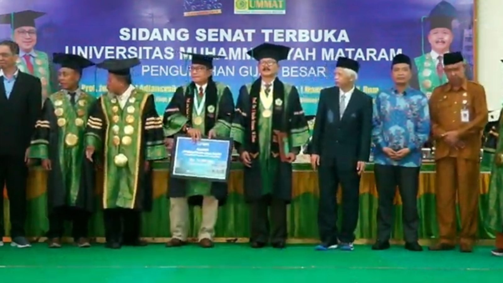 UMMAT Kukuhkan Dua Guru Besar