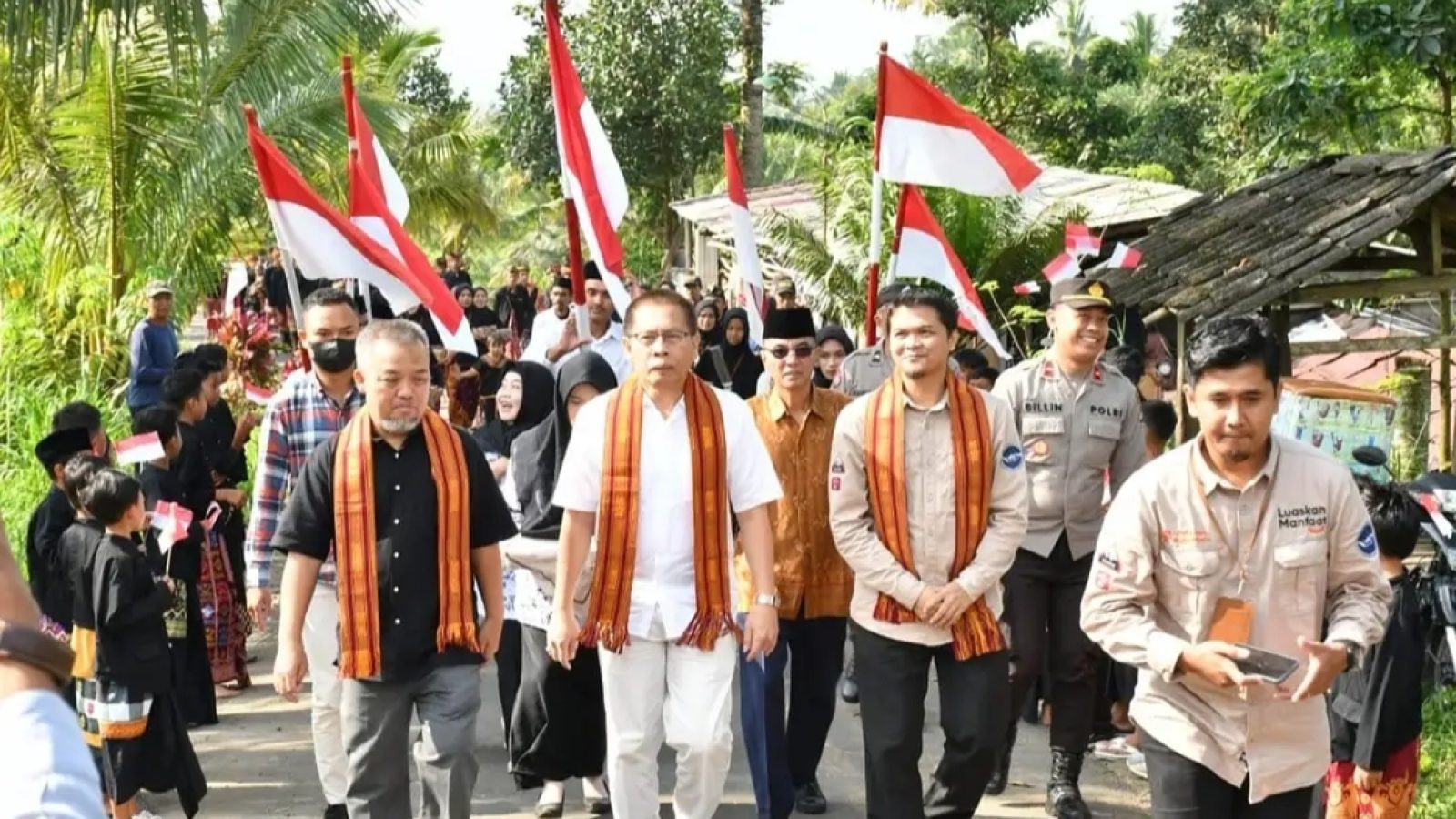 Resmikan Gedung SDN 1 Pringgajurang Utara, Wabup Tekankan Pentingnya Relawan