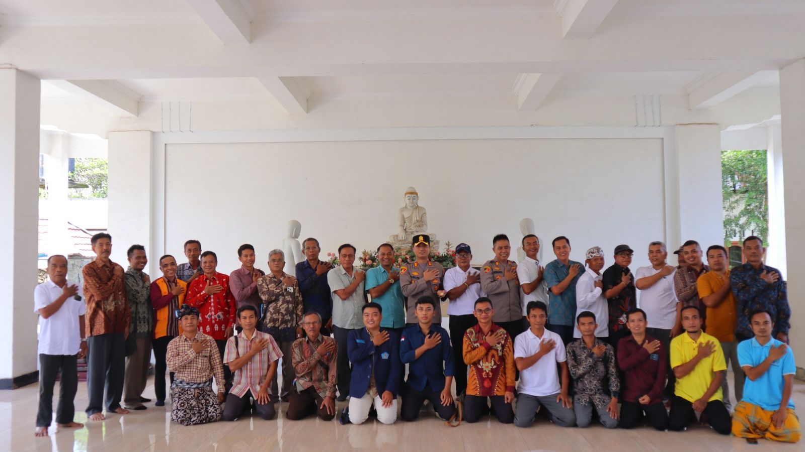 Kapolres Lombok Utara Kunjungi Vihara Dhamma Vinnaya Tanjung