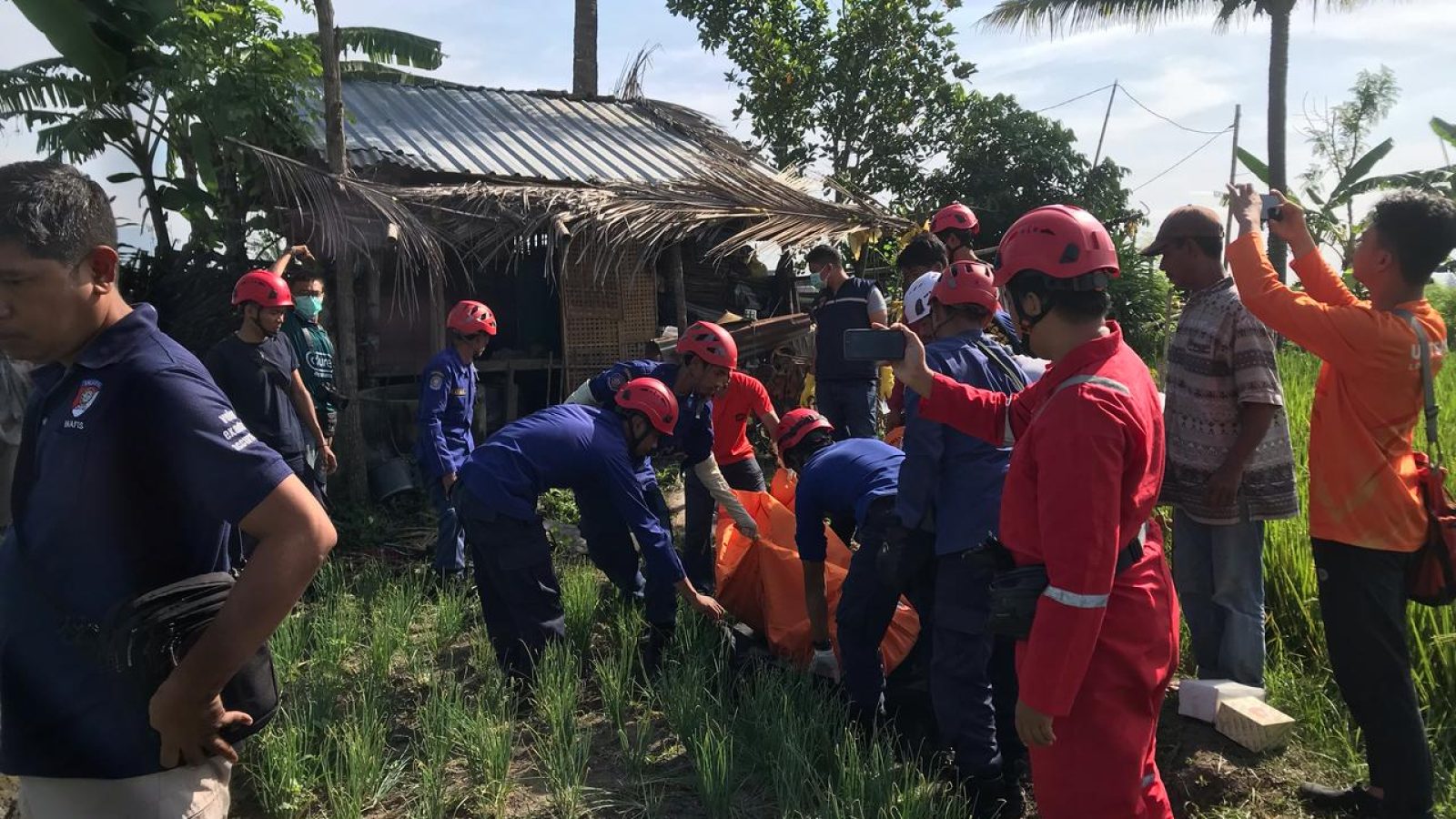Seorang Petani Desa Lenting Sakra Timur Ditemukan Tewas di Sawahnya