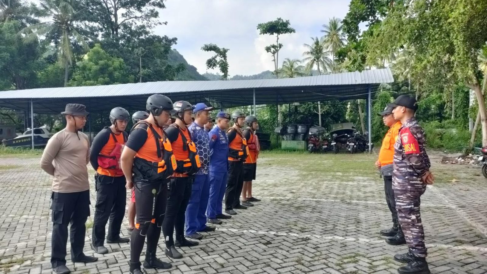 Tim SAR Cari Pemuda Hilang Saat Bermain Selancar di Pantai Lendang Luar