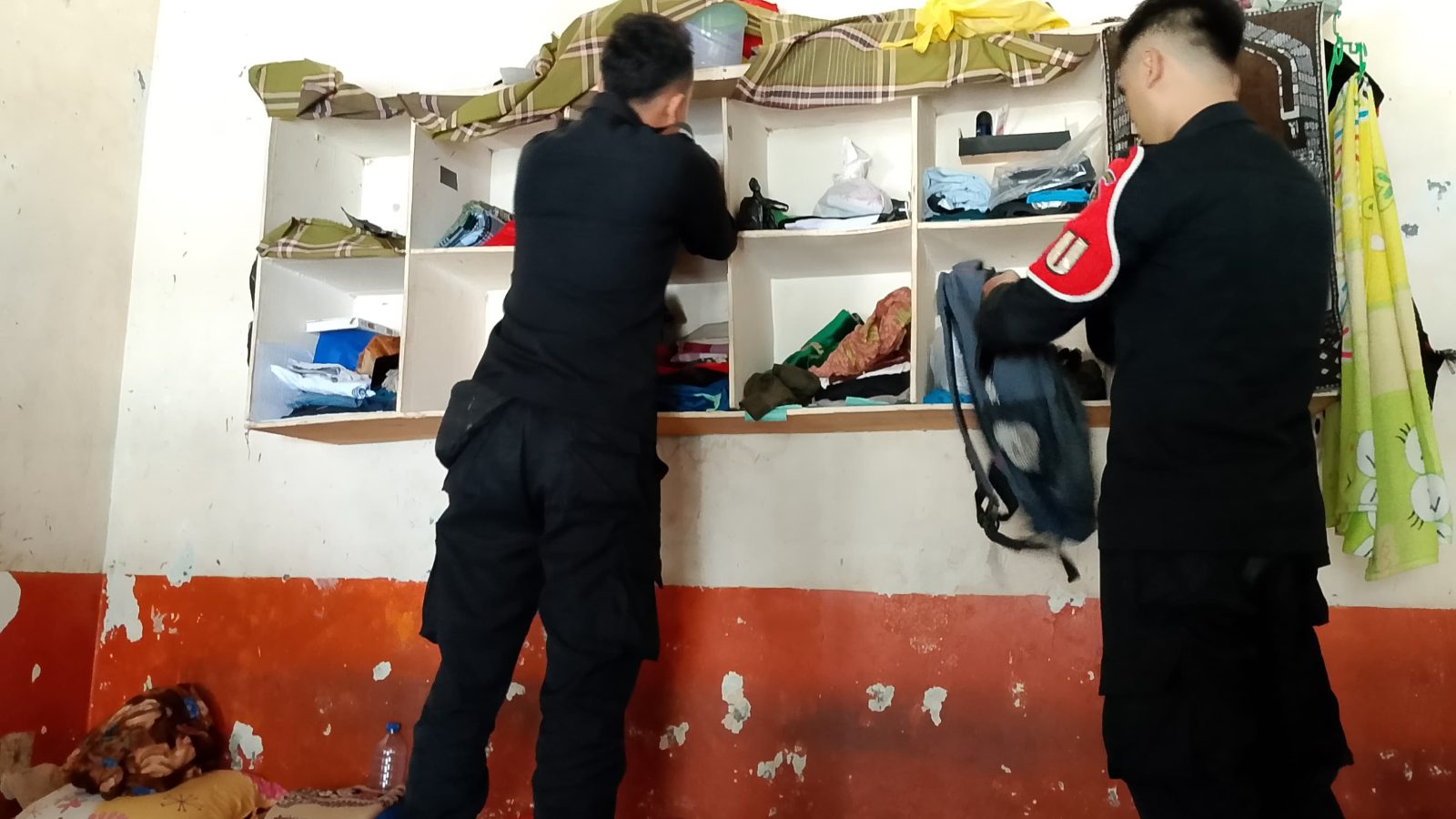 Lapas Selong Tes Urine dan Geledah Kamar Hunian Narapidana 