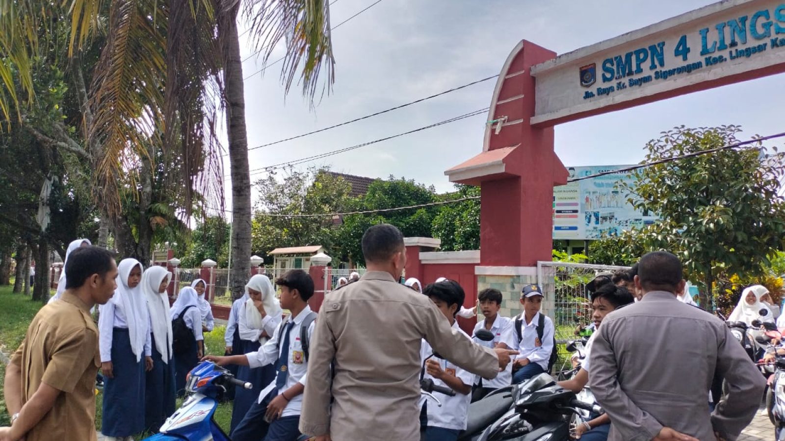 Polda NTB Gelar Edukasi Kamtibmas di SMPN 4 Lingsar