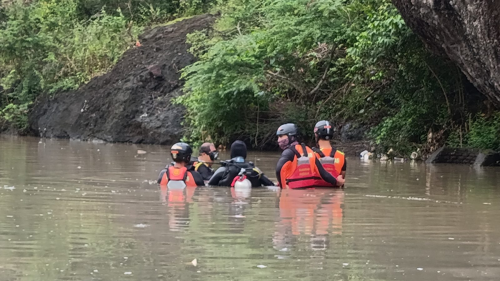 Tim SAR Sisir Sungai dan Bendungan Cari Anak Hilang di Pujut