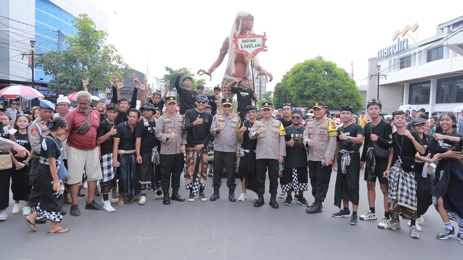 Kapolda NTB Pantau Pawai Ogoh-Ogoh, Dukung Keberagaman Budaya