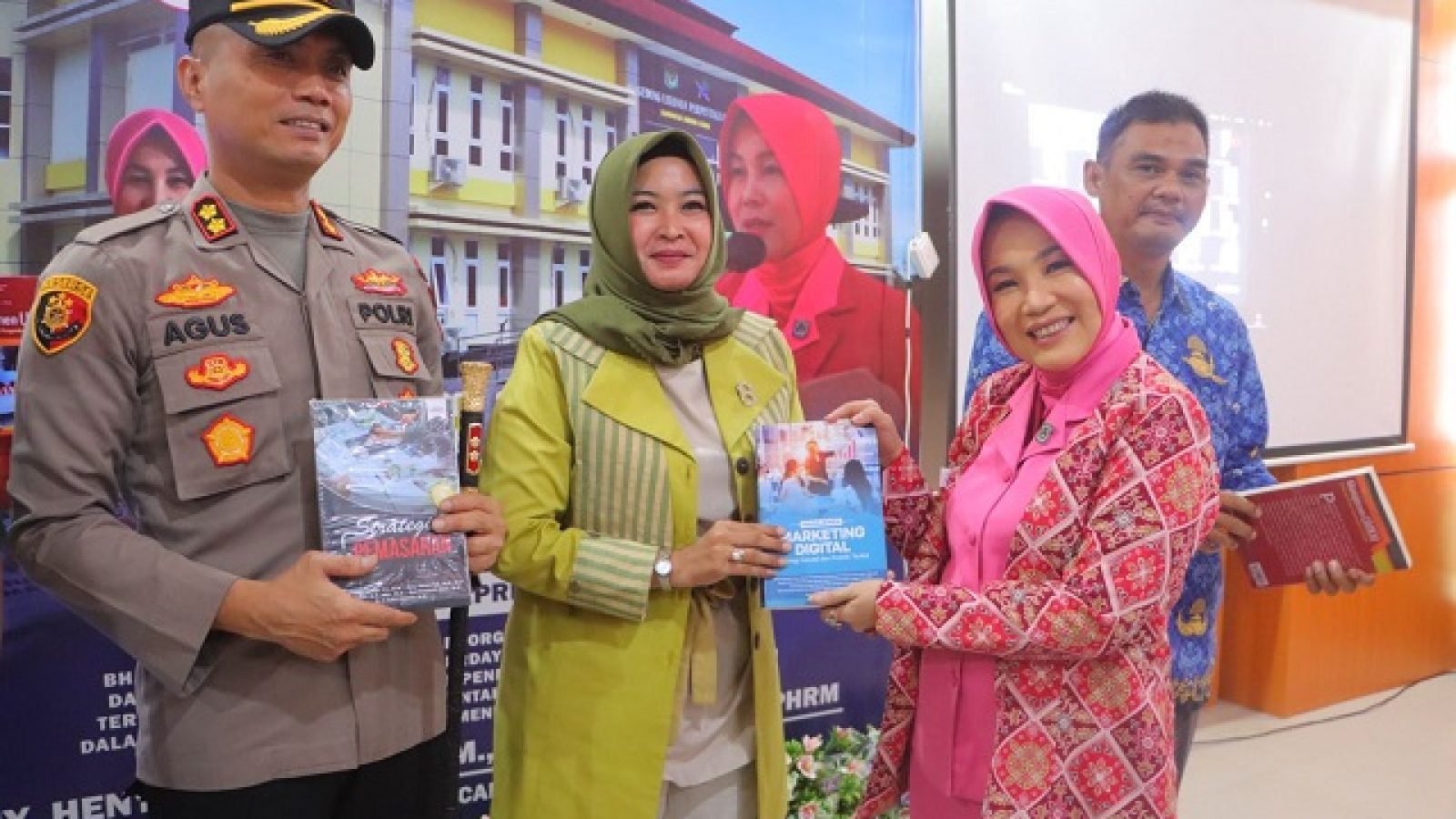 Gelorakan Semangat Literasi Hari Kartini, Buku Karya Ketua Bhayangkari Cabang Lombok Utara Dibedah