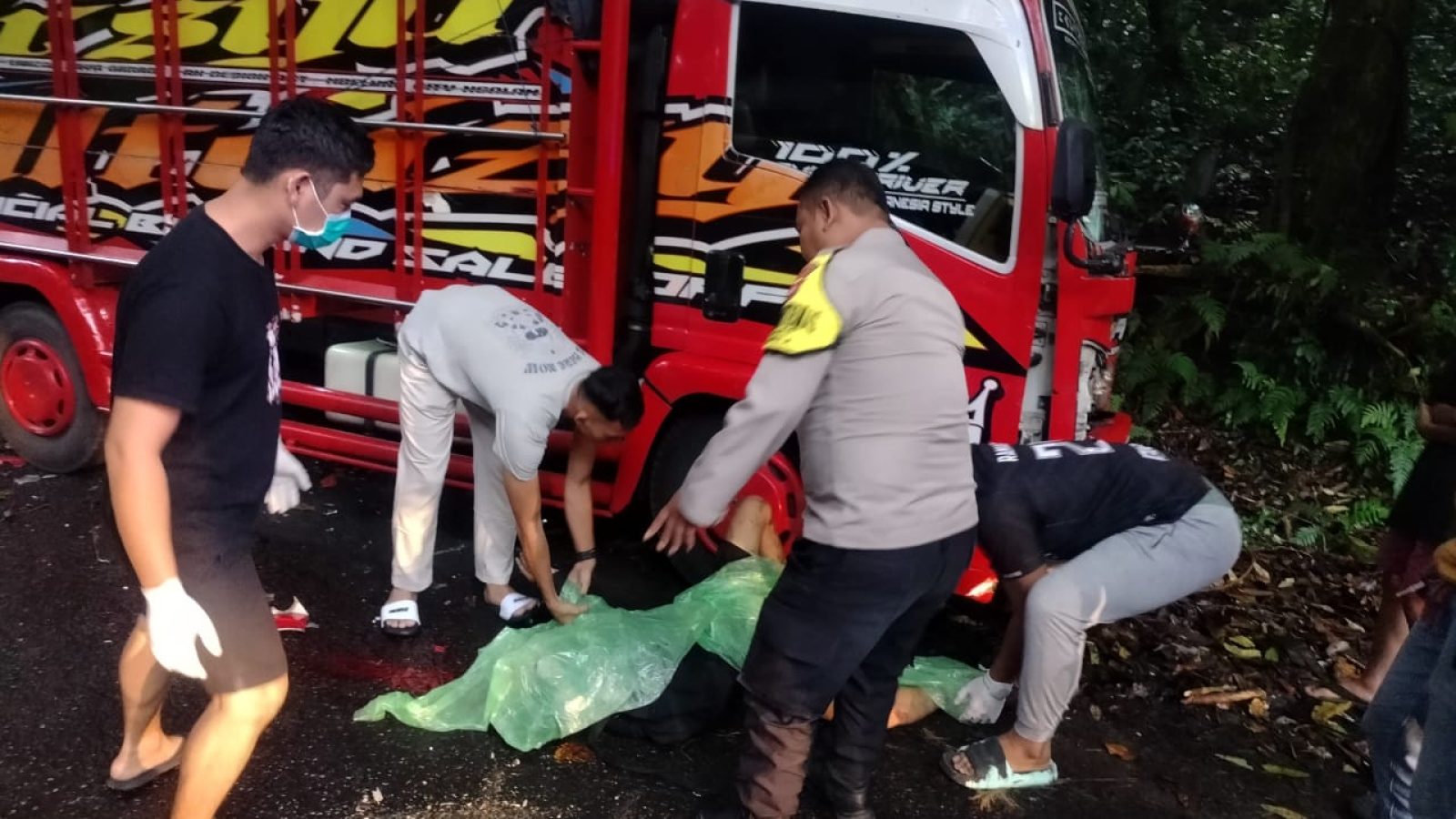 Pemotor Di Lombok Timur Tewas Tabrakan Dengan Truck