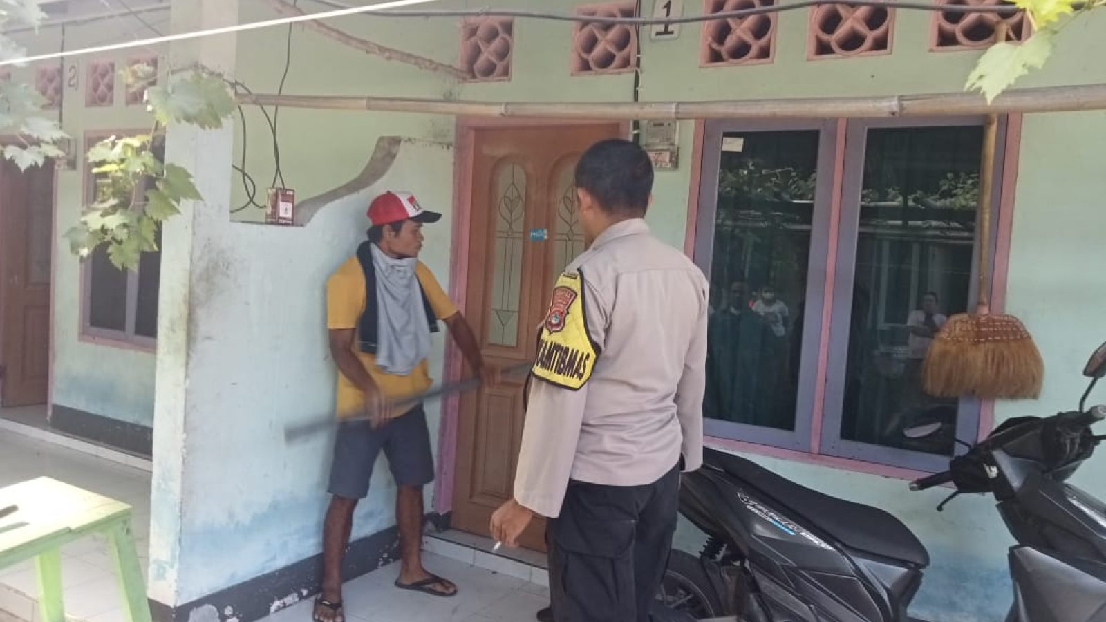 Laki-laki Pensiunan  Ditemukan Tewas Membusuk di Kamar Kos