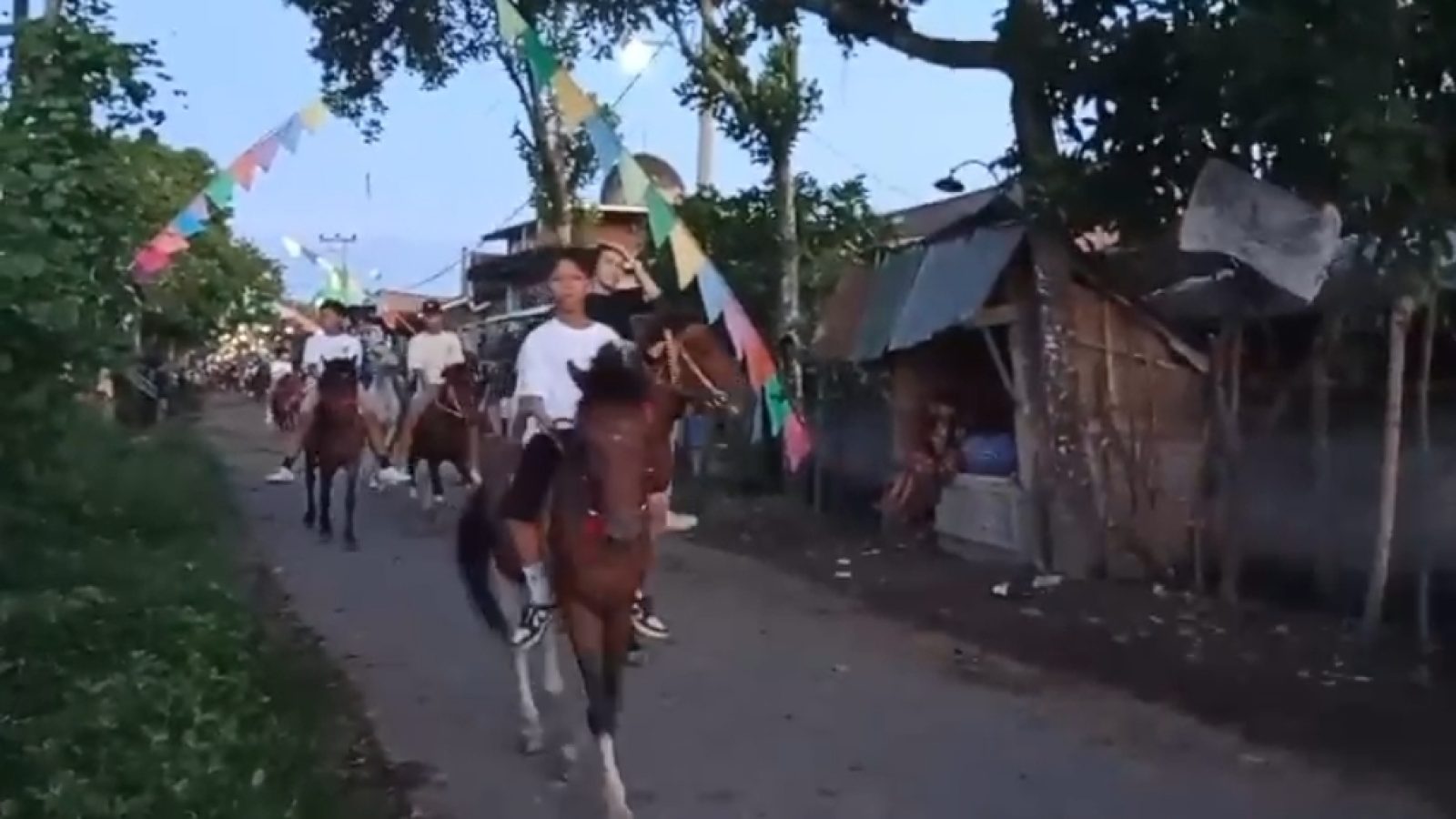 Serunya Tradisi Tiyu Warga Jantuk, Pawai Berkuda Pasca Lebaran