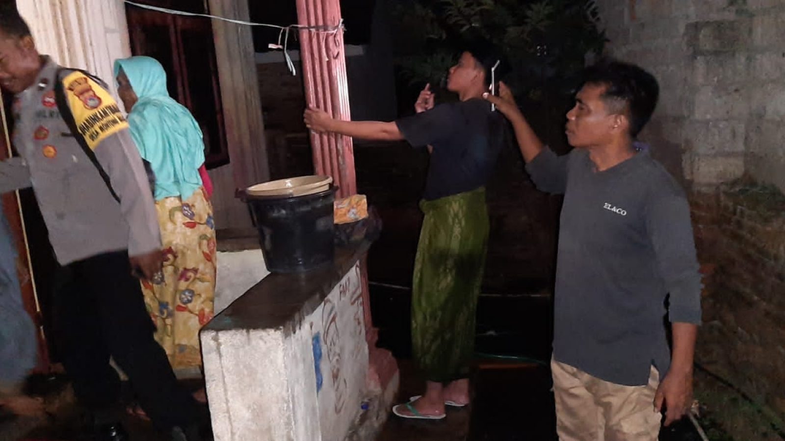 Diduga Akibat Arus Pendek, Rumah Warga Di Lombok Timur Hangus Terbakar