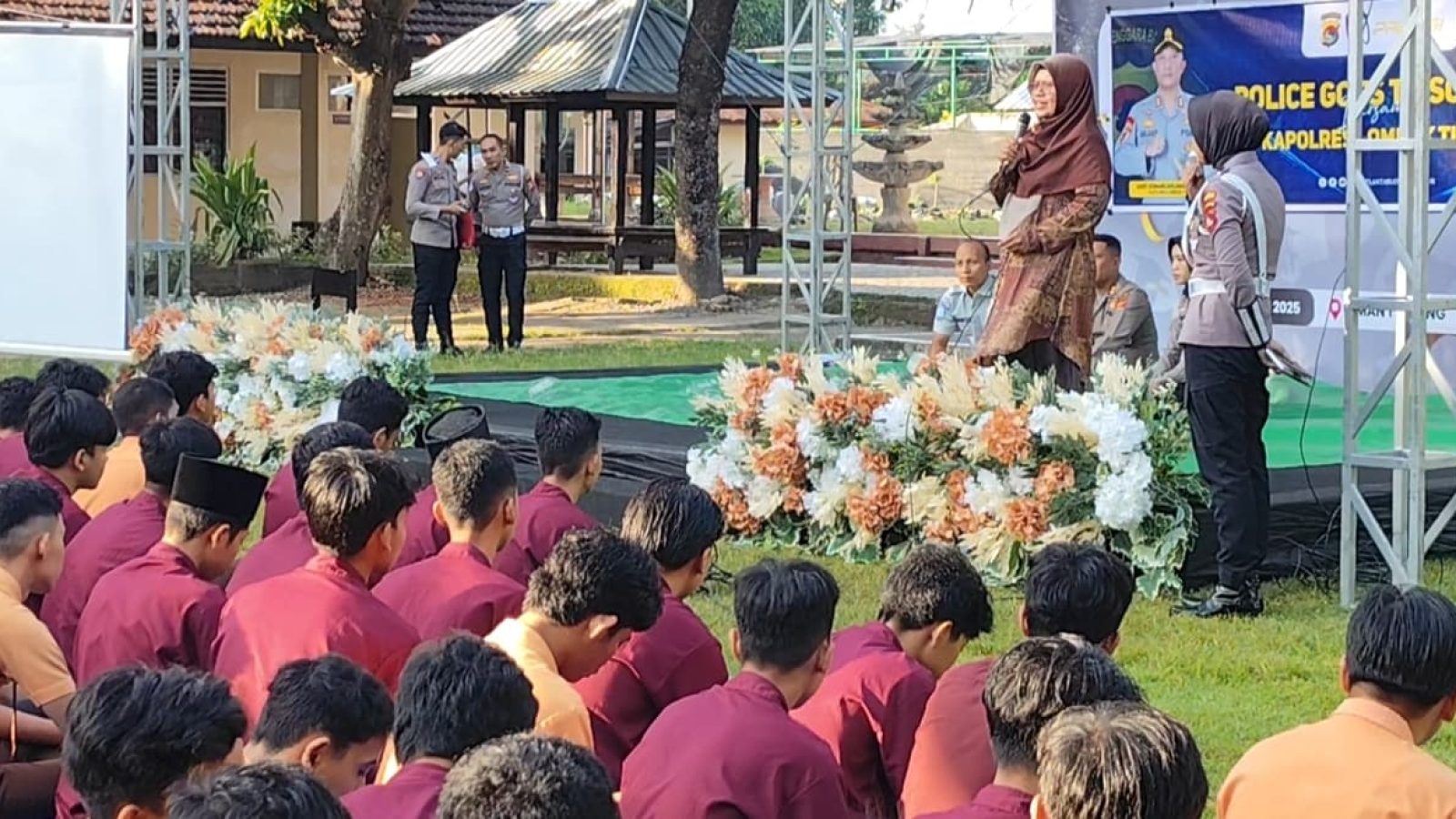 Kapolres Lombok Timur Berikan Edukasi Tertib Berlalu Lintas di SMAN 1 Selong
